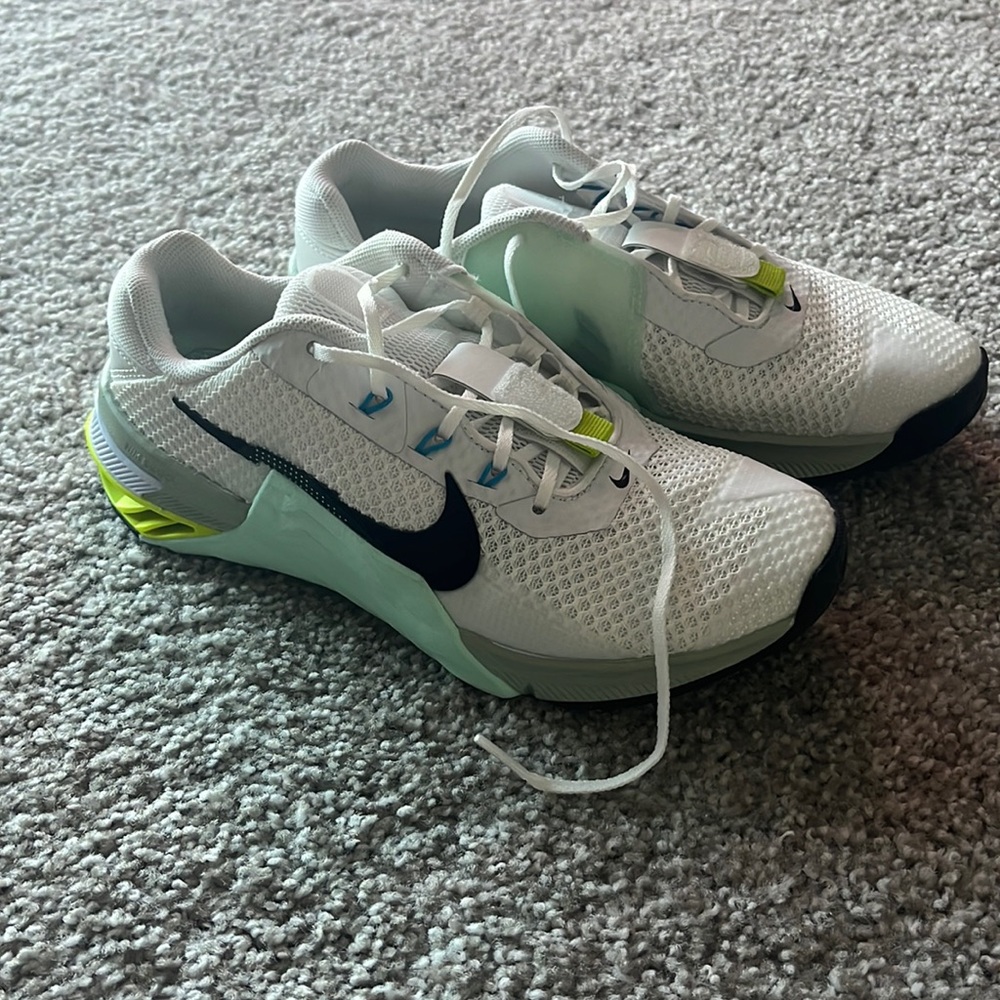 Nike cross training shoes size 8